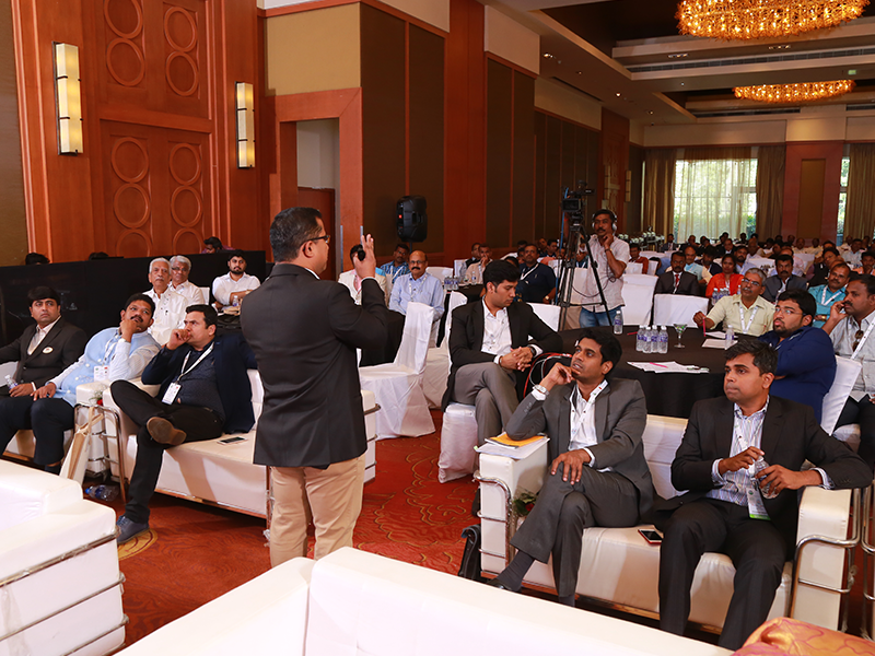 Leadership Keynote & Growth Mindset Speaker, Pune A leadership keynote coach engages corporate audience at Pune conference sharing growth strategies
