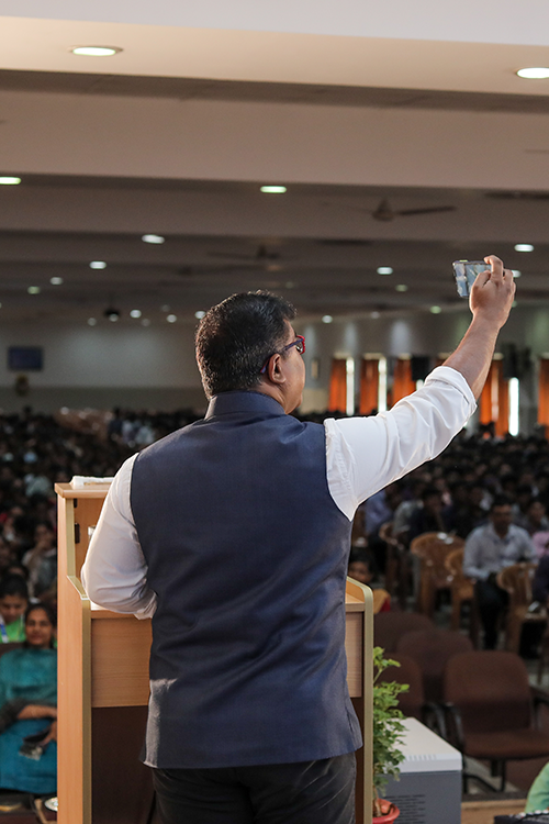 Inspiring Leadership Keynote Speaker For Conferences Mumbai Inspiring keynote speaker motivates Mumbai professionals with clarity, action, and growth mindset.