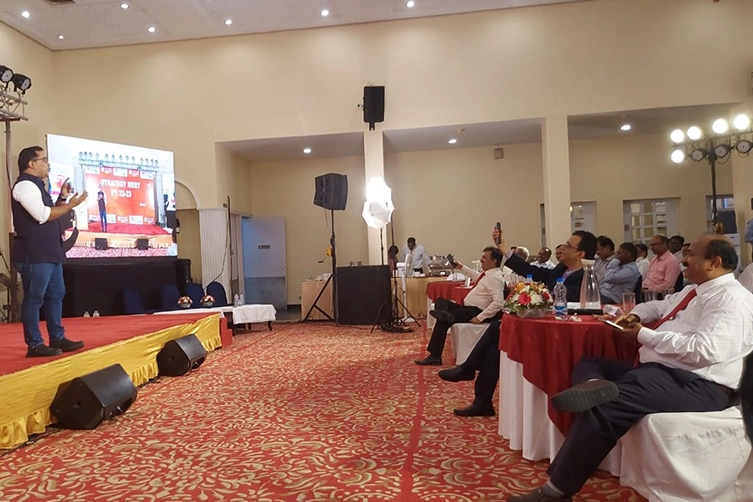 Motivational keynote speaker engages Bank of Baroda leaders with strategy for corporate growth.