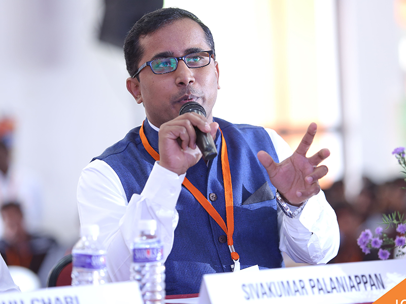 Best Leadership Speaker For Corporate Events, Bangalore Keynote speaker delivers an engaging leadership session at a corporate conference in Bangalore.
