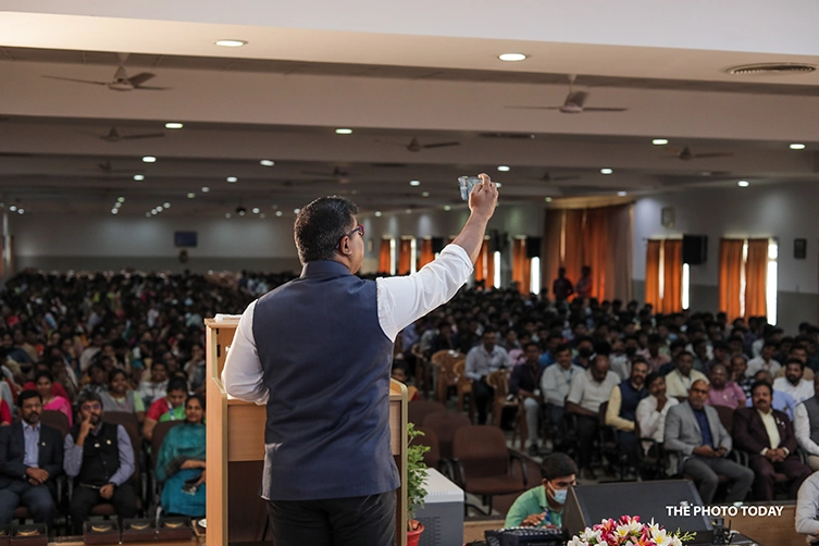 Leadership keynote speaker motivates all engineering students with strategies for career success.