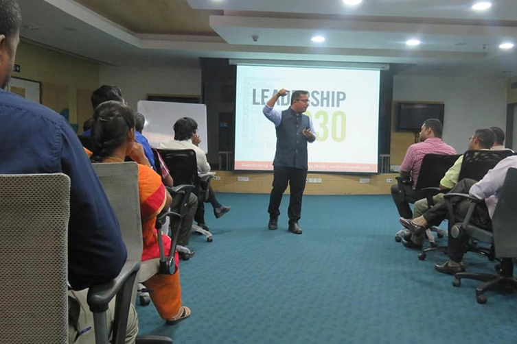 Corporate trainer inspires senior managers through leadership keynote session on growth and strategy