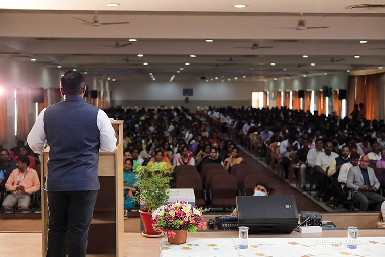 Growth coach inspires college students with leadership lessons and motivation for academic success.