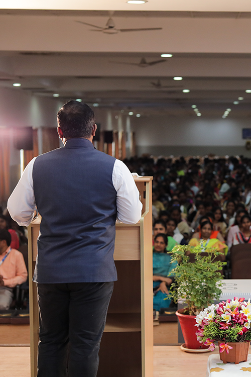 Motivational Career Growth Coach For Business Leaders Kochi Motivational keynote speaker inspires Kochi business leaders with strategies for growth & success