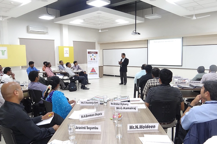 Professional speaker Siva addressing senior corporate managers during an interactive conference session