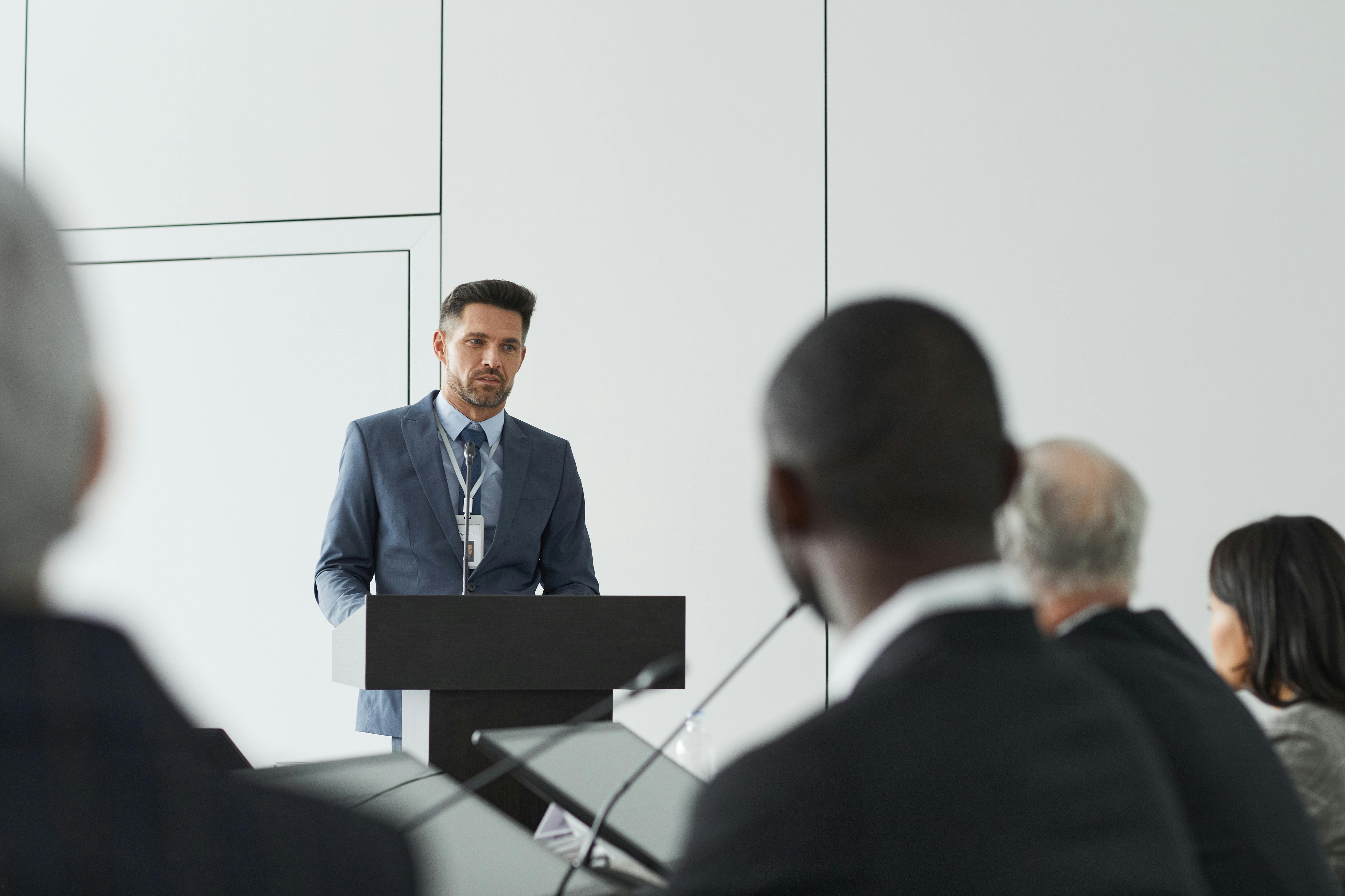 How to Book the Right Motivational Speaker for Your Corporate Event in India in 2026
